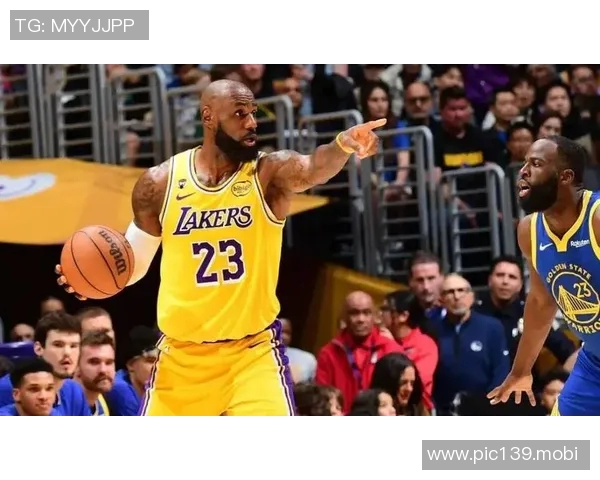 湖人105-99击败勇士，詹姆斯20+7+10穆迪空砍25分难救主