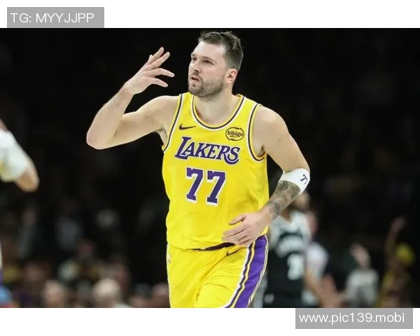 小奥0.9秒三分准绝杀!太阳送湖人三连败 东契奇41+8詹姆斯15+6 小奥0.9秒三分准绝杀!太阳送湖人三连败 东契奇41+8詹姆斯15+6